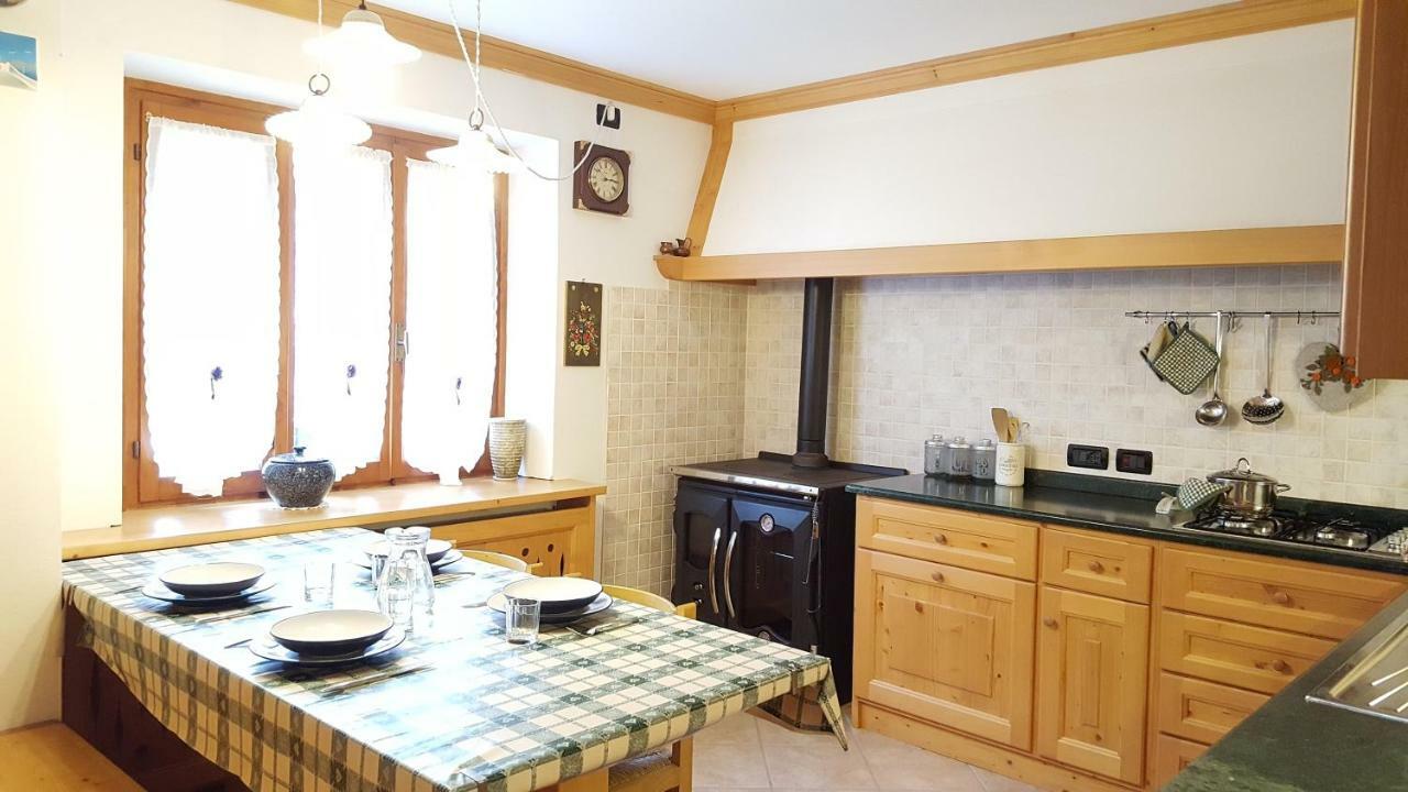 Casa Rossi Appartement Le Grazie  Buitenkant foto